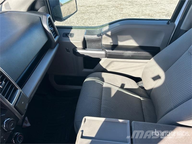Ford F-150 4x4 Crew Cab Pickup Další