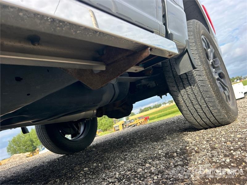 Ford F-150 STX 4x4 Crew Cab Pickup Ostalo