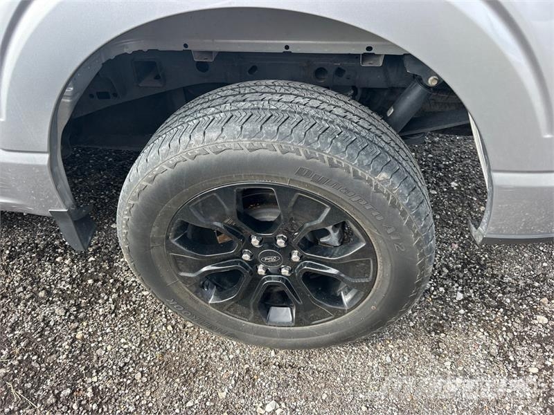 Ford F-150 STX 4x4 Crew Cab Pickup Ostalo
