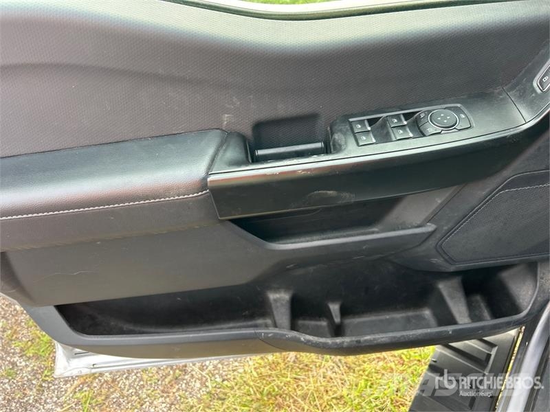 Ford F-150 STX 4x4 Crew Cab Pickup Ostalo
