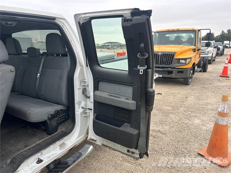 Ford F-150 STX 4x4 Extended Cab Pickup その他