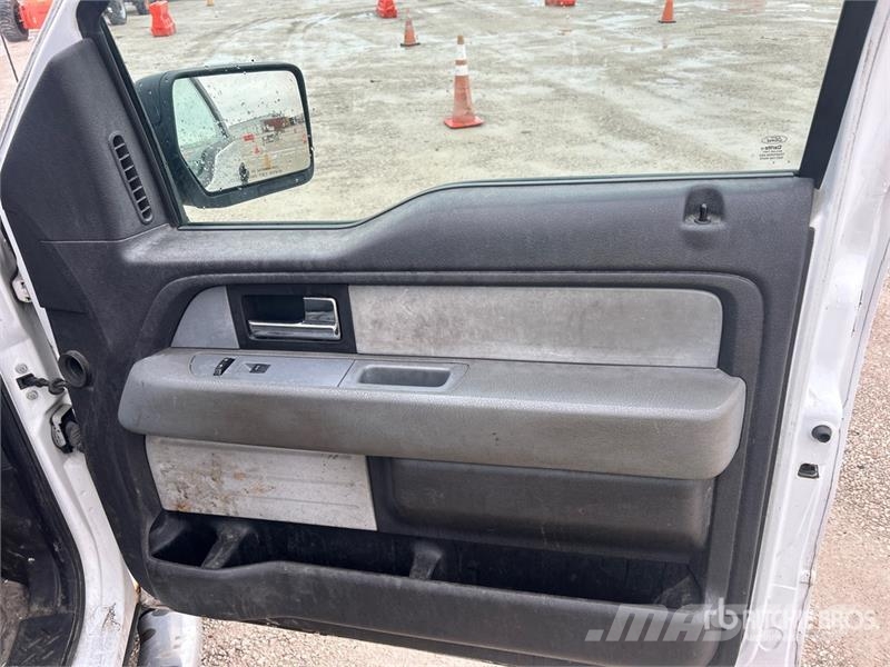 Ford F-150 STX 4x4 Extended Cab Pickup その他