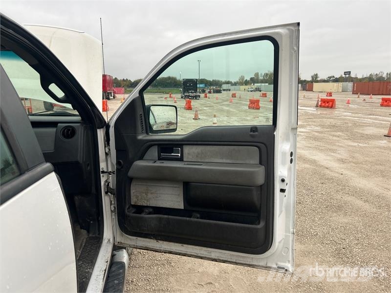 Ford F-150 STX 4x4 Extended Cab Pickup その他