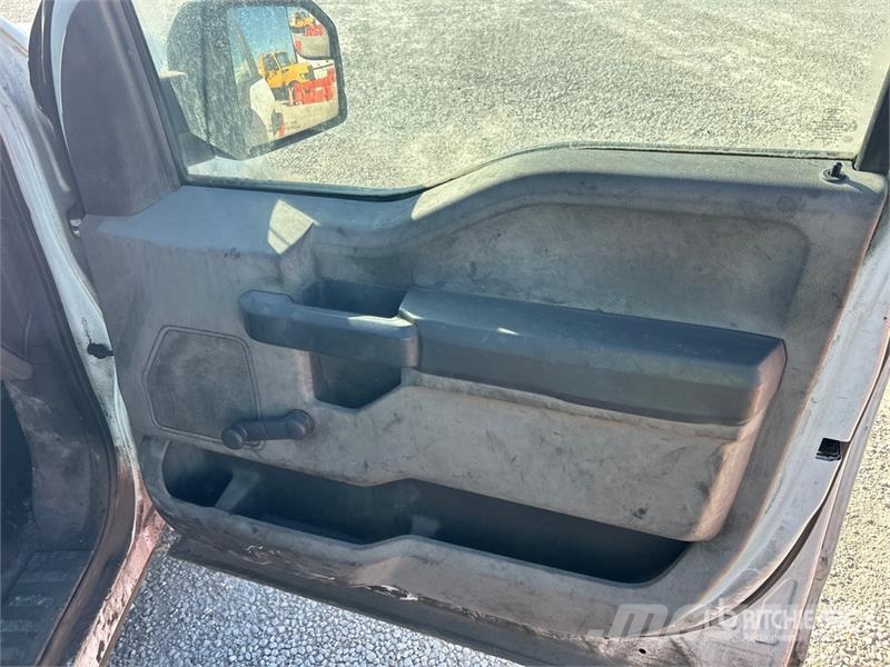Ford F-150 XL 4x2 Pickup 其他