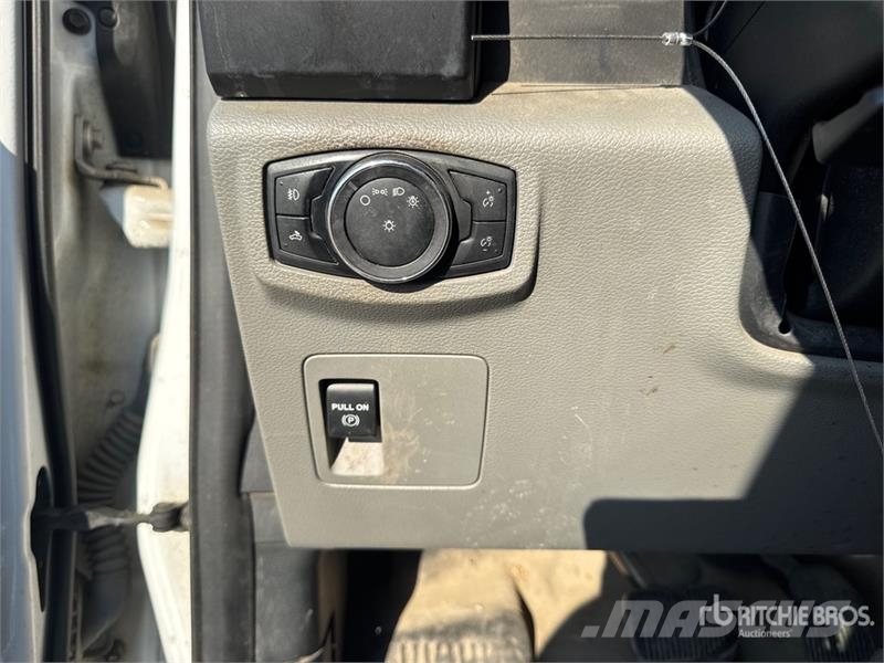 Ford F-150 XL 4x4 Extended Cab Pickup Andere Transporter