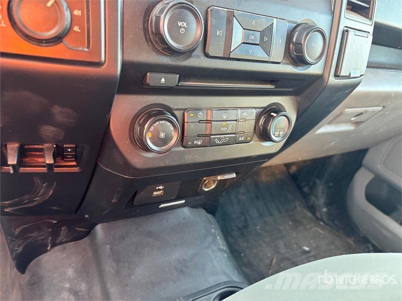Ford F-150 XL 4x4 Extended Cab Pickup Drugi