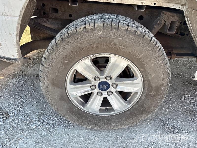 Ford F-150 XL 4x4 Extended Cab Pickup その他