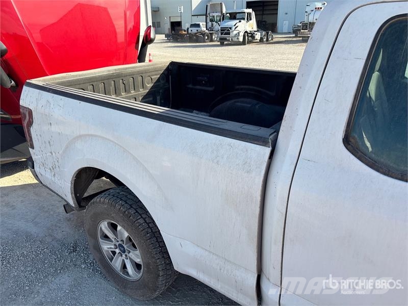 Ford F-150 XL 4x4 Extended Cab Pickup その他