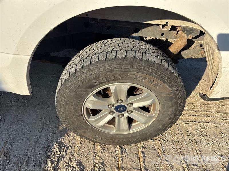 Ford F-150 XL 4x4 Extended Cab Pickup Drugi