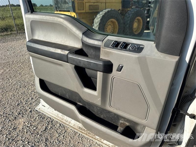 Ford F-150 XL 4x4 Extended Cab Pickup Andere Transporter