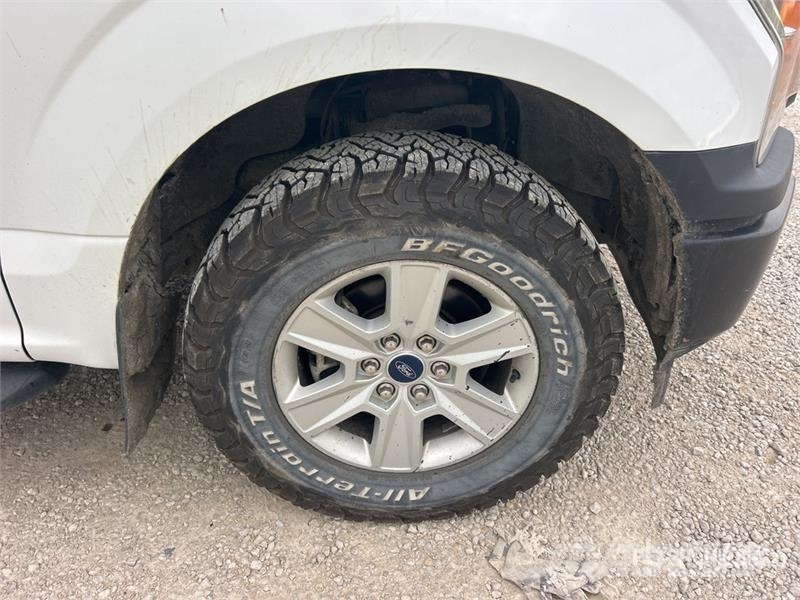Ford F-150 XL 4x4 Extended Cab Pickup Andere Transporter