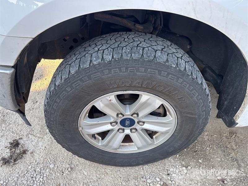 Ford F-150 XL 4x4 Extended Cab Pickup Drugi