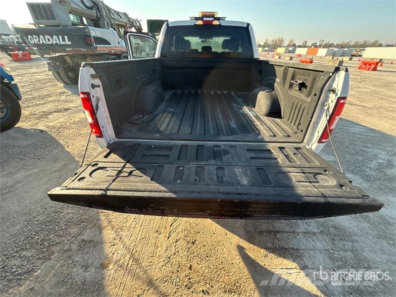 Ford F-150 XL 4x4 Extended Cab Pickup Drugi