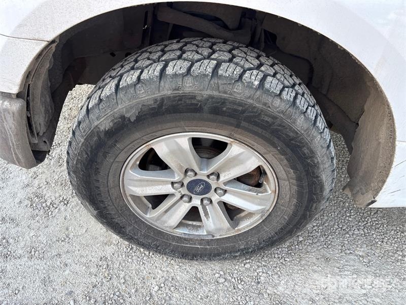 Ford F-150 XL 4x4 Extended Cab Pickup その他