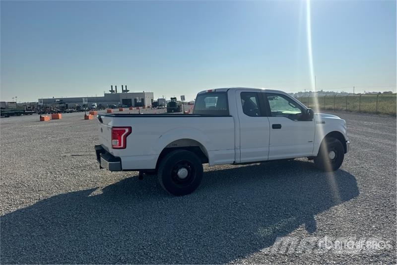Ford F-150 XL 4x4 Extended Cab Pickup Andere Transporter