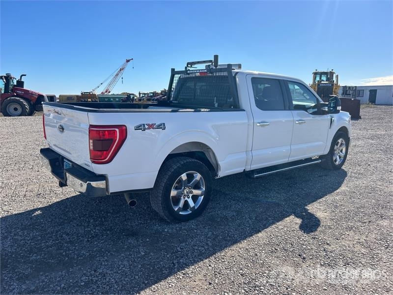 Ford F-150 XLT 4x4 Crew Cab Pickup Outro