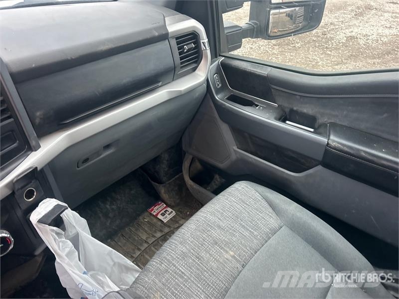 Ford F-150 XLT 4x4 Crew Cab Pickup その他