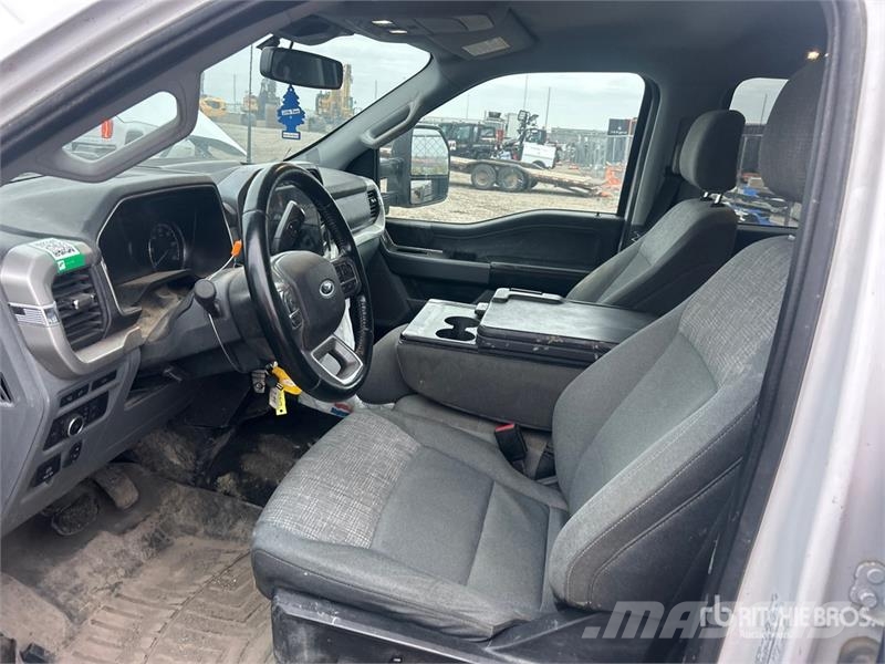 Ford F-150 XLT 4x4 Crew Cab Pickup その他