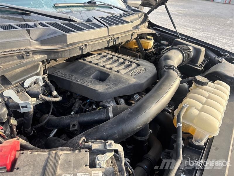 Ford F-150 XLT 4x4 Crew Cab Pickup Egyéb