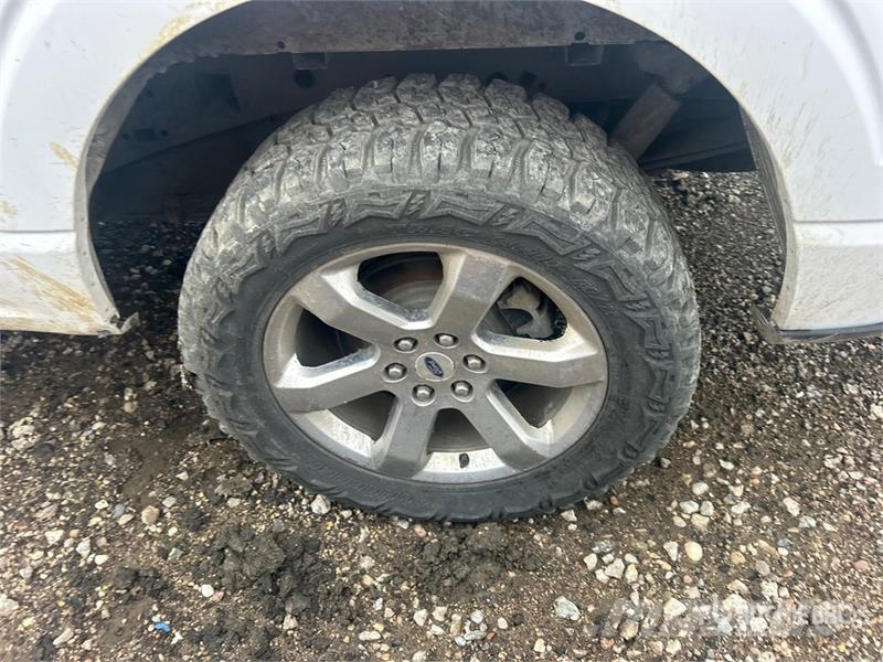 Ford F-150 XLT 4x4 Crew Cab Pickup その他