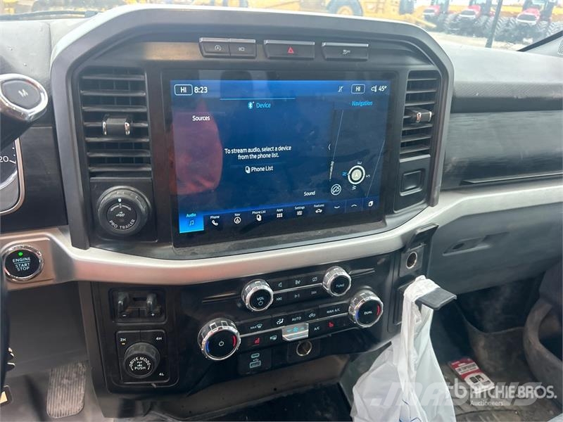 Ford F-150 XLT 4x4 Crew Cab Pickup その他
