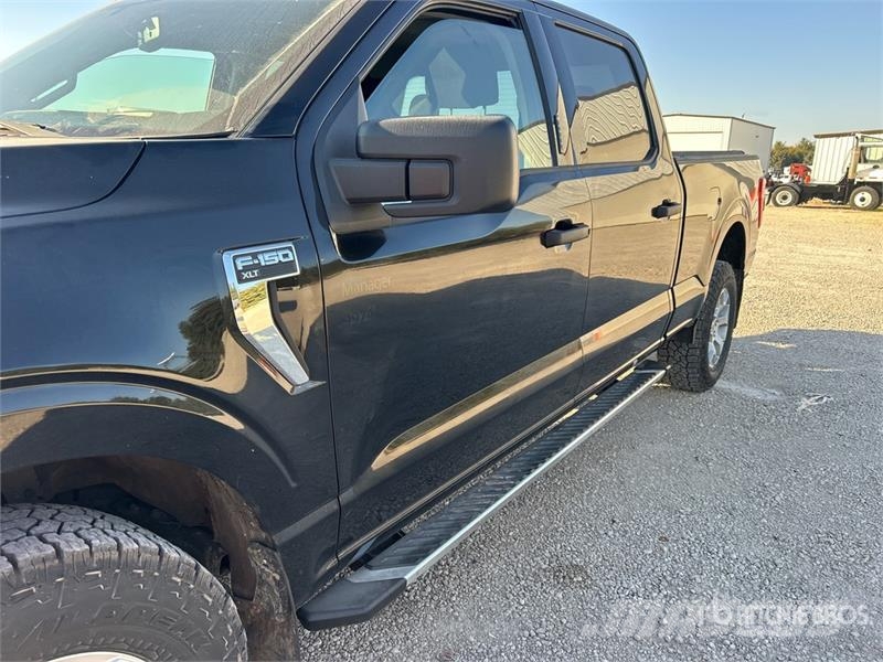 Ford F-150 XLT 4x4 Crew Cab Pickup Egyéb