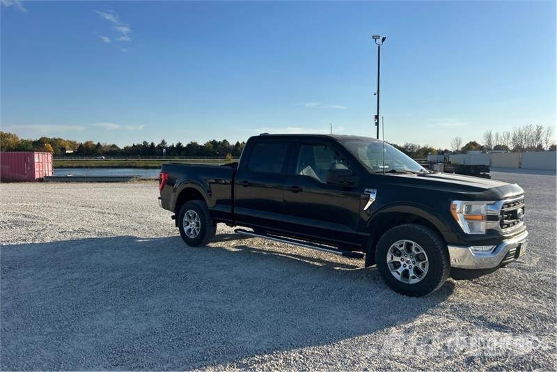 Ford F-150 XLT 4x4 Crew Cab Pickup Egyéb