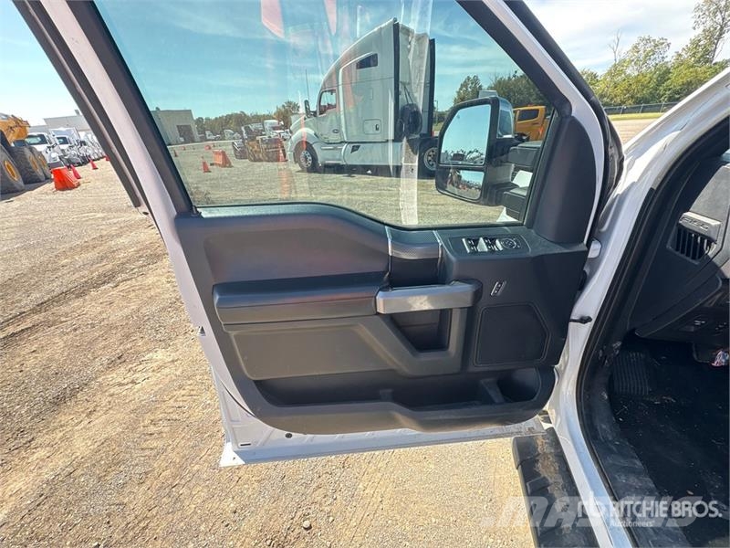 Ford F-150 XLT 4x4 Crew Cab Pickup 其他