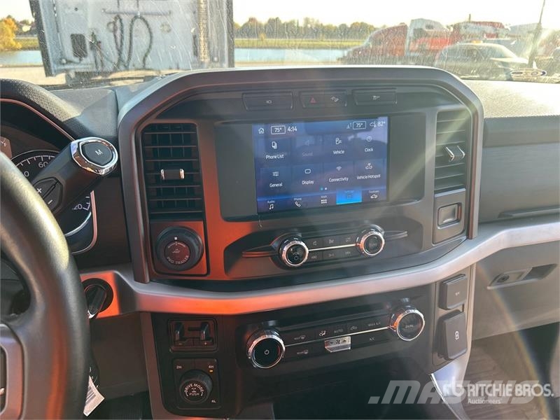 Ford F-150 XLT 4x4 Crew Cab Pickup Egyéb