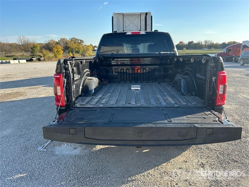Ford F-150 XLT 4x4 Crew Cab Pickup Egyéb