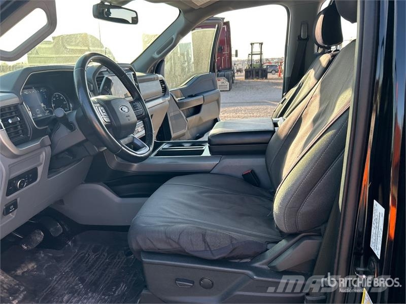 Ford F-150 XLT 4x4 Crew Cab Pickup Egyéb