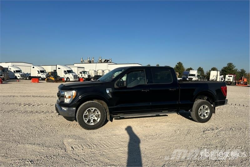 Ford F-150 XLT 4x4 Crew Cab Pickup Egyéb