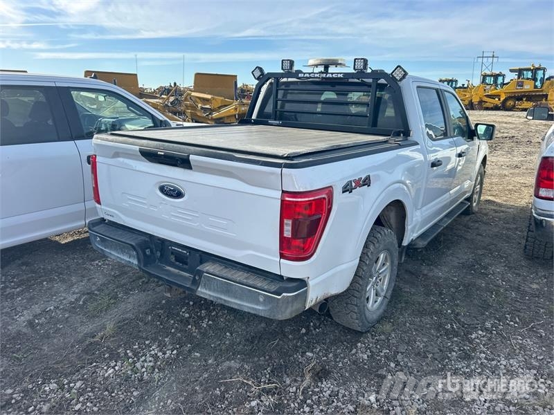 Ford F-150 XLT 4x4 Crew Cab Pickup Outros
