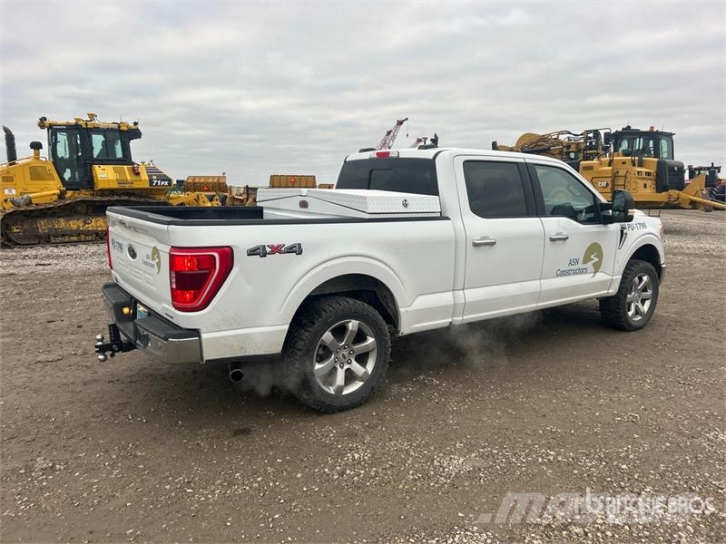 Ford F-150 XLT 4x4 Crew Cab Pickup その他