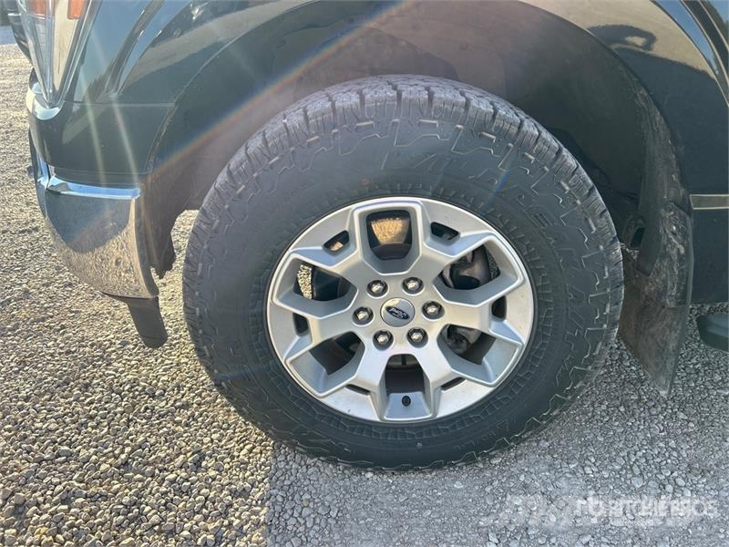 Ford F-150 XLT 4x4 Crew Cab Pickup Egyéb