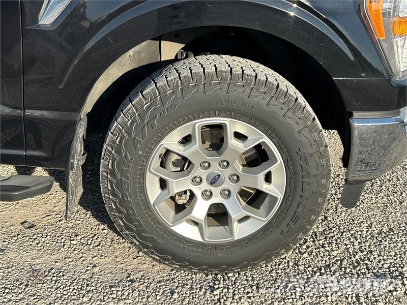 Ford F-150 XLT 4x4 Crew Cab Pickup Egyéb
