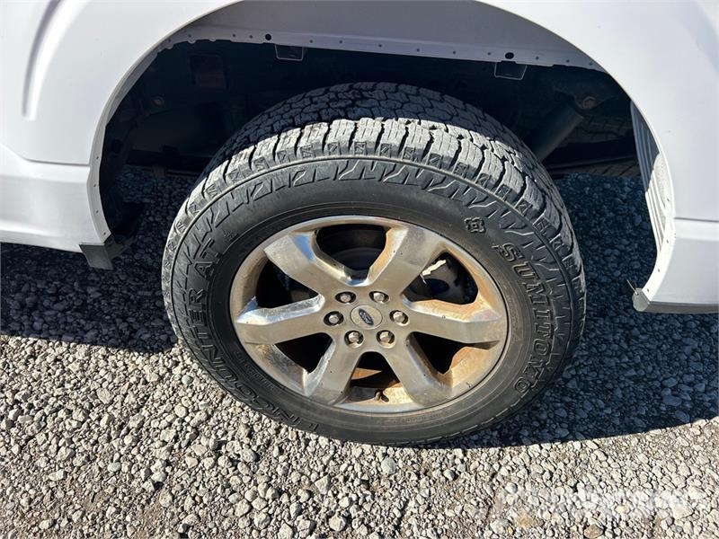Ford F-150 XLT 4x4 Crew Cab Pickup Outro