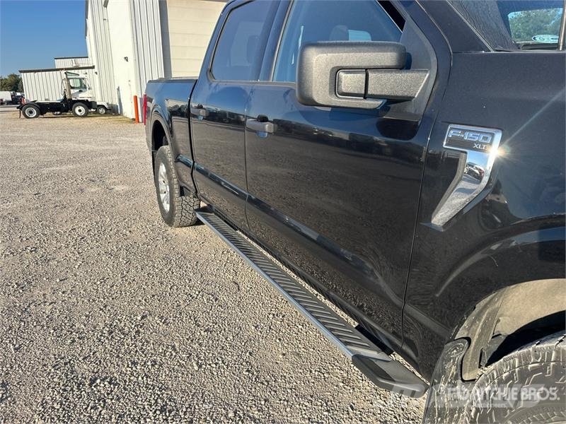 Ford F-150 XLT 4x4 Crew Cab Pickup Egyéb