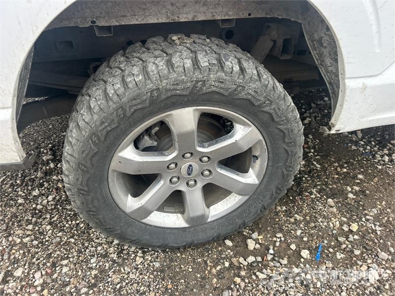 Ford F-150 XLT 4x4 Crew Cab Pickup その他
