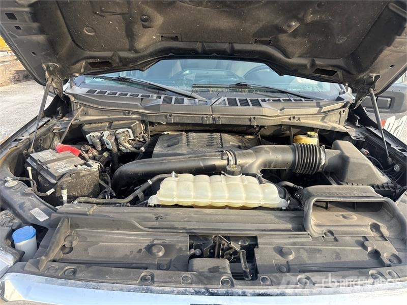Ford F-150 XLT 4x4 Crew Cab Pickup Egyéb