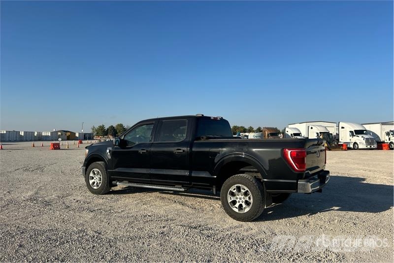 Ford F-150 XLT 4x4 Crew Cab Pickup Egyéb