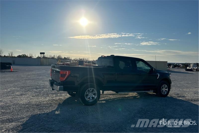 Ford F-150 XLT 4x4 Crew Cab Pickup Egyéb