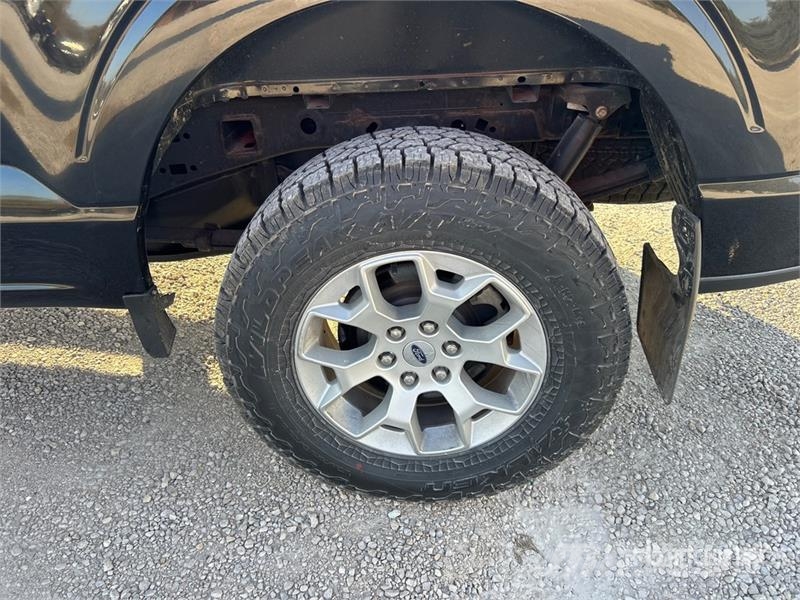 Ford F-150 XLT 4x4 Crew Cab Pickup Egyéb