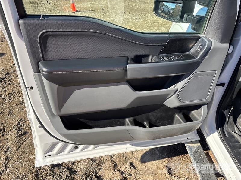Ford F-150 XLT 4x4 Crew Cab Pickup Drugi