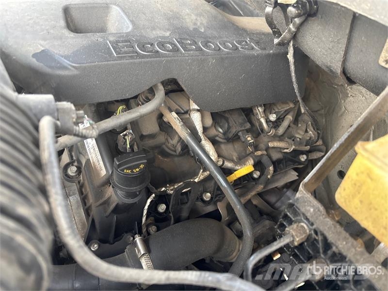 Ford F-150 XLT 4x4 Crew Cab Pickup Egyéb