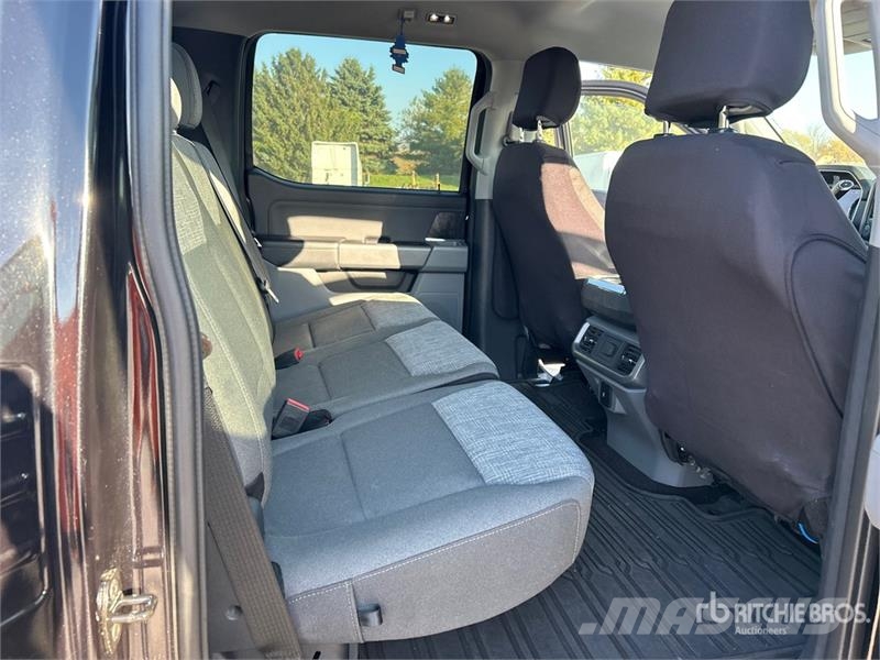 Ford F-150 XLT 4x4 Crew Cab Pickup Egyéb