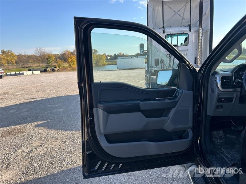 Ford F-150 XLT 4x4 Crew Cab Pickup Egyéb