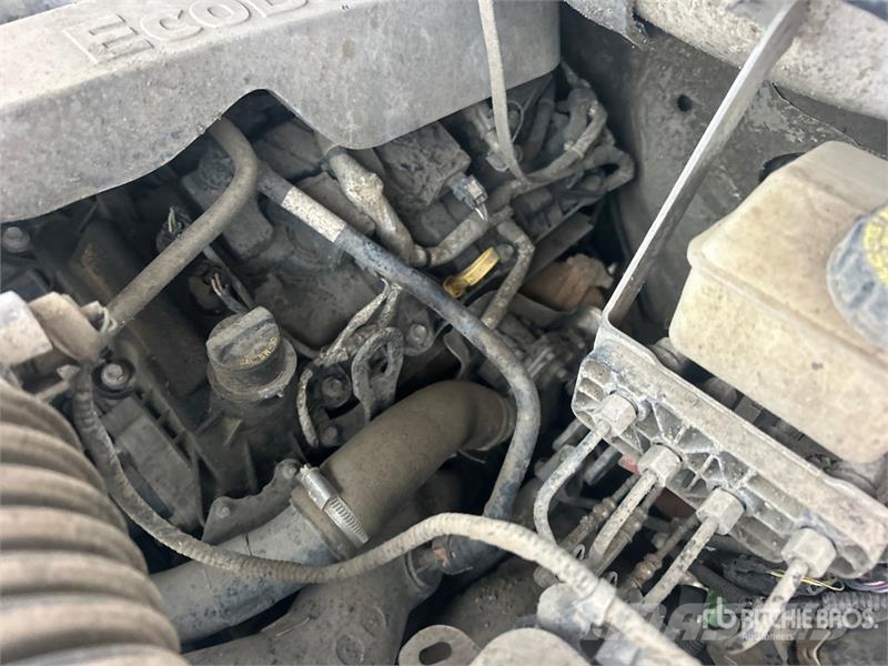 Ford F-150 XLT 4x4 Crew Cab Pickup その他