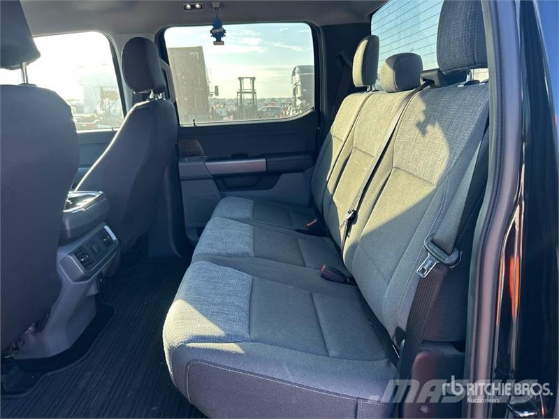 Ford F-150 XLT 4x4 Crew Cab Pickup Egyéb