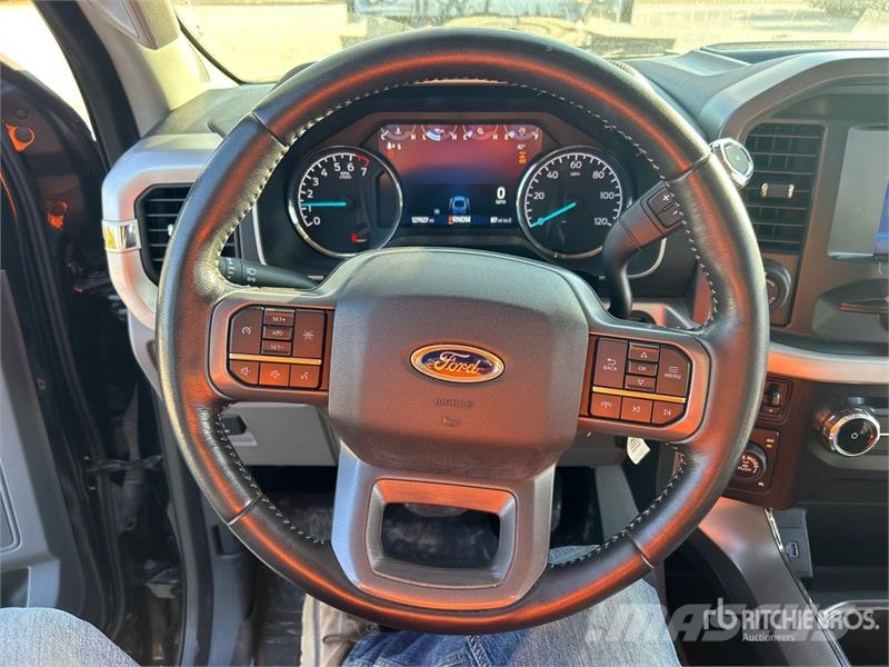 Ford F-150 XLT 4x4 Crew Cab Pickup Egyéb